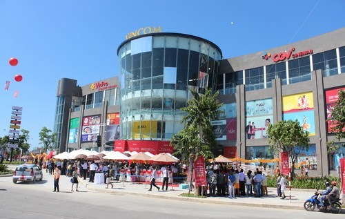 SHOPPING IN VINCOM MALL